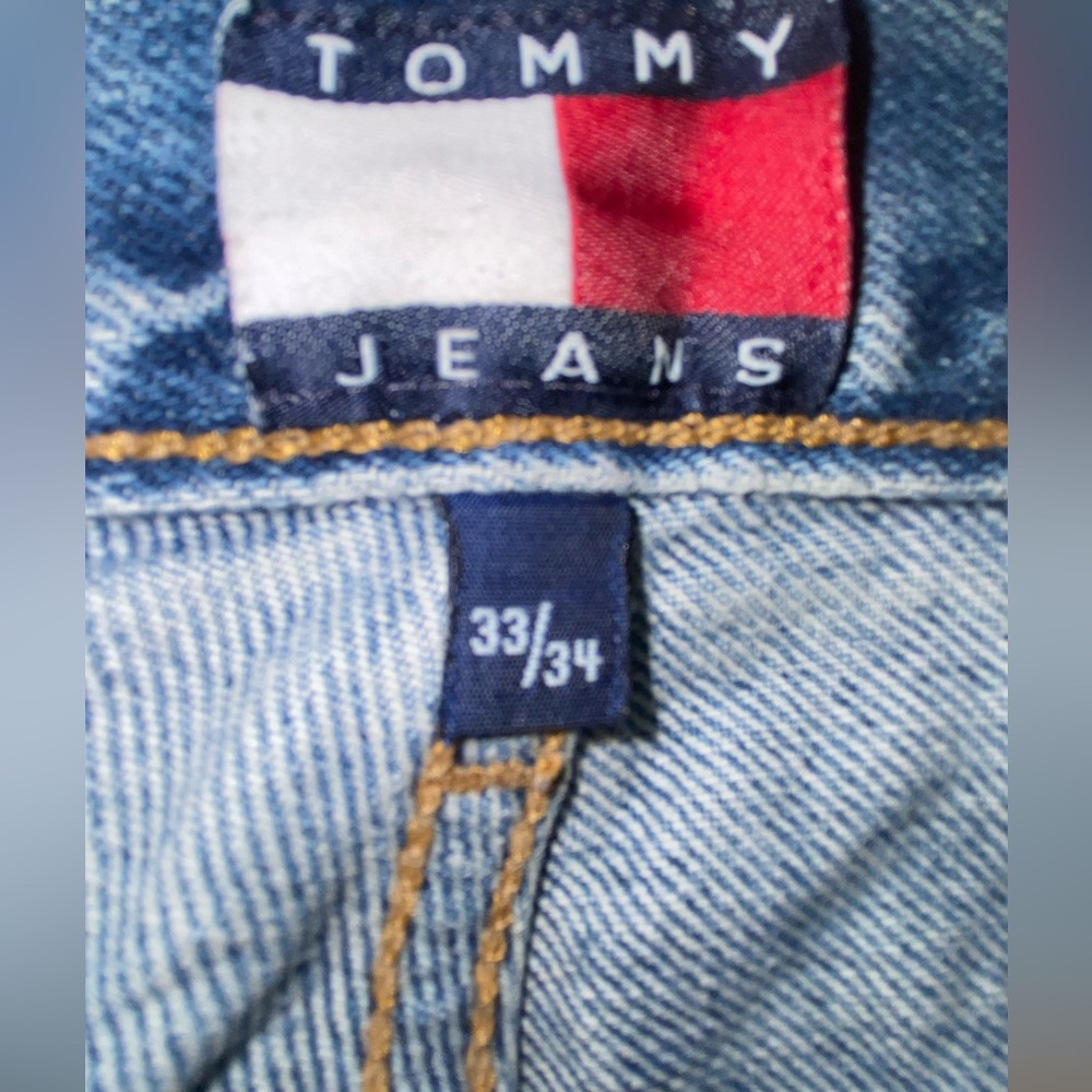 Vintage Tommy Hilfiger Jeans. Size 33/34 Pre-owned. No holes or tears anywhere.